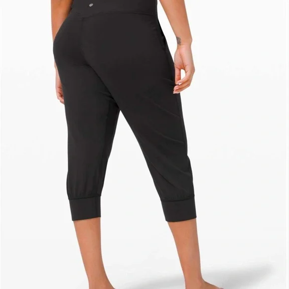 EUC Lululemon Black Align Jogger High Rise Crop Size 2 - Picture 2 of 11